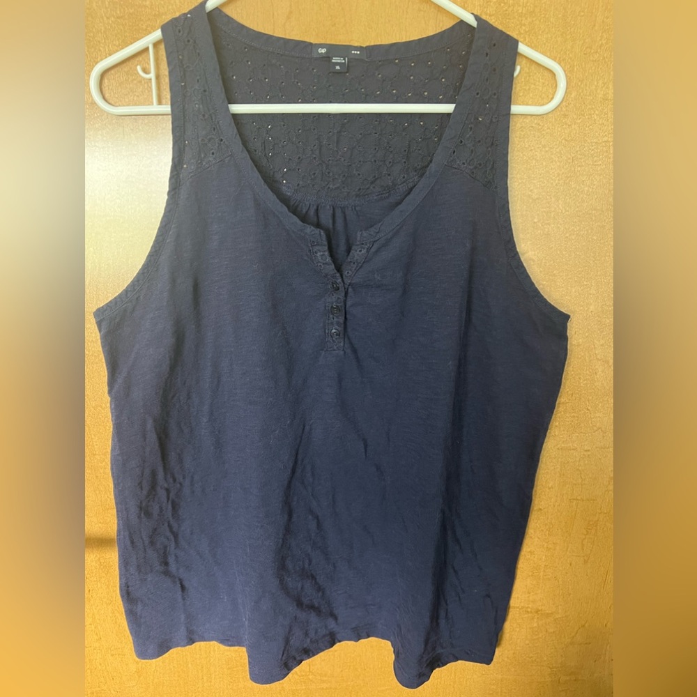 Gap tank with eyelet top
